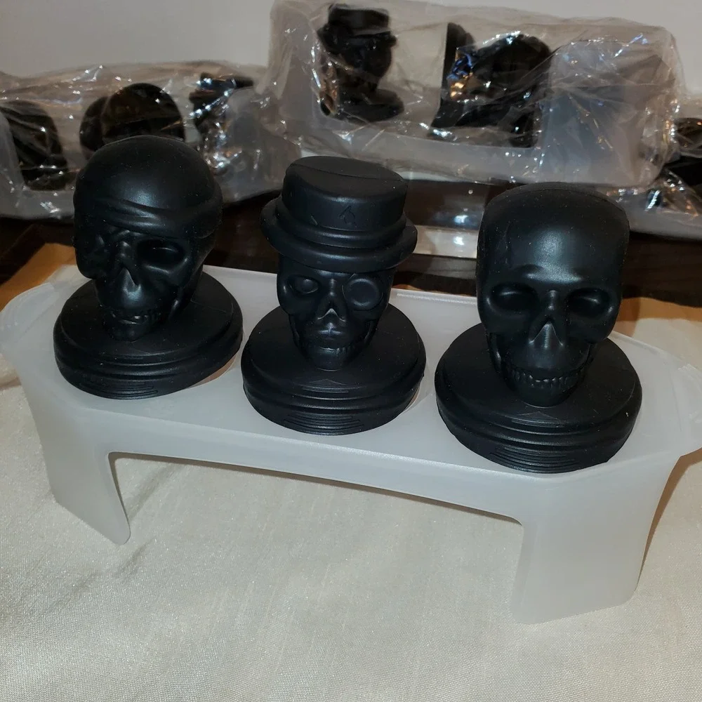 3D Skull Ice Cube Tray Set, Skull Shape Silicone Ice Mold NEW - Bold, Fun,‎ Gift